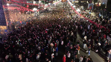 Keçiören'de Zafer Bayramı coşkusu: Meydanlar bayrak denizine döndü