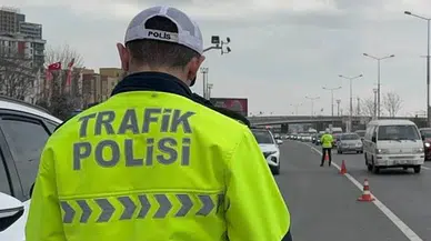 Sürücüler dikkat: Zafer Bayramı provası nedeniyle Vatan Caddesi'nde trafik akışı durdu
