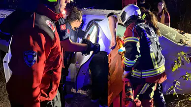Gece Yarısı Kontrolden Çıkan Otomobil Şarampole Uçtu: 3 Yaralı