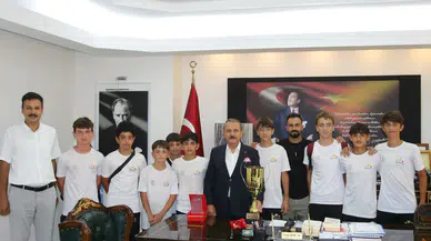 Vakfıkebir'in gururu Türkiye şampiyonu: Genç hokeycilerden tarihi başarı