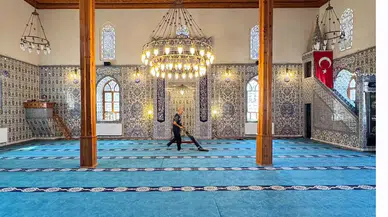 Güdül’de camilerde temizlik çalışması yapıldı