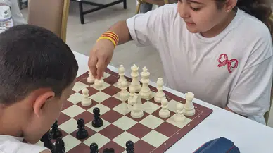 Serik'te satranç tutkunları Zafer Haftası'nda kıyasıya yarıştı