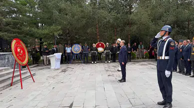 Kars'ta Zafer Bayramı Coşkusu Şehitlikte Anlamlı Törenle Taçlandı