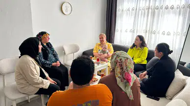 Yeni yuva kuran genç aileye vali eşinden ziyaret: Minik Uras Ege'nin sevinci paylaşıldı