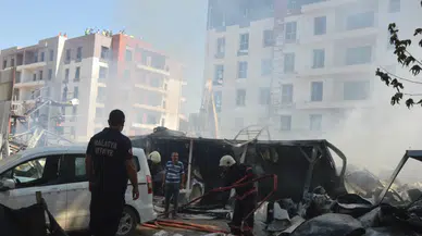İşçilerin kaldığı prefabrik yatakhane alevlere teslim oldu: Malatya'da ekipler seferber oldu