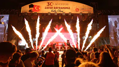 Keçiören'de Zafer Bayramı coşkusu: Meydanlar doldu taştı
