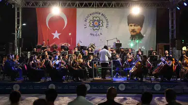 Turgutreis'te Anadolu müziği senfonik bir gecede Bodrumlularla buluştu