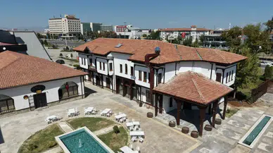 Malatya'nın tarihi kerpiç evleri sosyal yaşamın kalbi oluyor