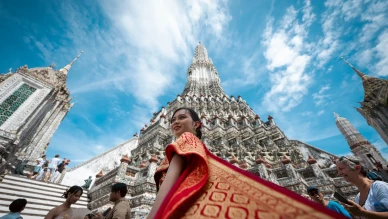 Bangkok’un simgesi Wat Arun turistlerin ilgi odağı oldu