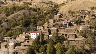 Bitlis'in Hizan ilçesinde yüzyıllık taş evler tarihe tanıklık ediyor