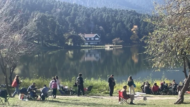 Hafta sonu kaçamağı: Gölcük Tabiat Parkı doldu taştı