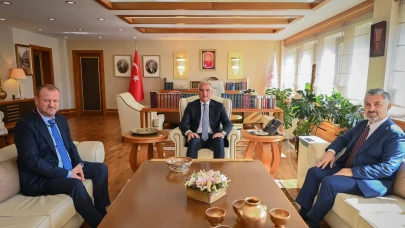 Bakan Ersoy'dan RTÜK ve Türk Telekom'a yeni dönemde destek mesajı