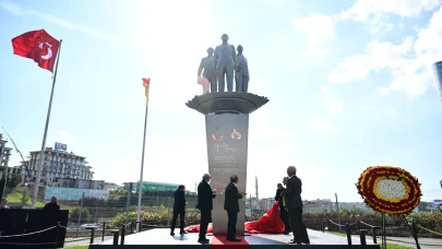 Galatasaray'ın 120. yılına özel: Atatürk Tevfik Fikret ve Ali Sami Yen heykeli
