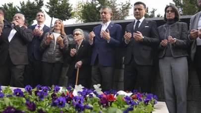 Prof. Dr. Erdal İnönü vefatının 18. yılında kabri başında anıldı