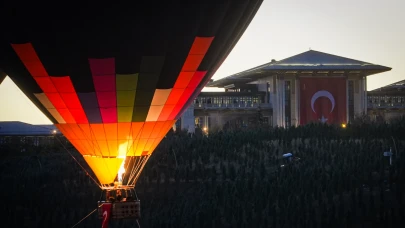 Cumhuriyet Bayramı’na özel gösteri: Türk bayraklı balon havalandı