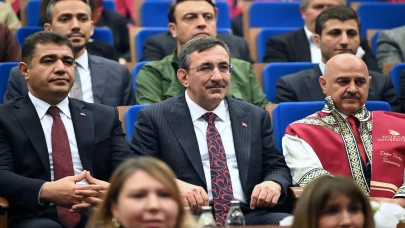 Cumhurbaşkanı Yardımcısı Cevdet Yılmaz'a Düzce Üniversitesi'nde Fahri Profesörlük unvanı verildi