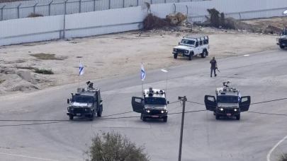 İsrail askerlerinden uyarı: Hepinizi izliyoruz sakın sevinç gösterisinde bulunmayın