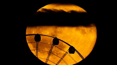 Ankara'da dolunay ile Gölbaşı'nda kartpostal gibi manzara