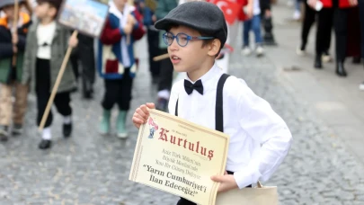 "Yarın Cumhuriyeti İlan Edeceğiz" manşeti sokaklarda