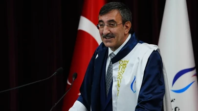 Cumhurbaşkanı yardımcısı Yılmaz Manisa'da fahri profesör unvanı aldı