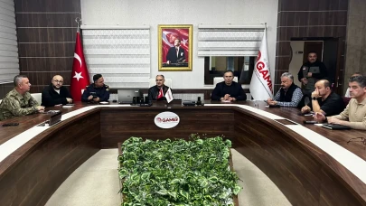 Manisa'da Sındırgı depremi sonrası kriz merkezi toplandı hasar tespit çalışmaları devam ediyor