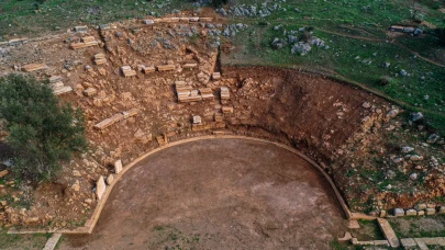 Gölyazı Antik Tiyatrosu: 42 basamak orijinal yerine yerleştiriliyor