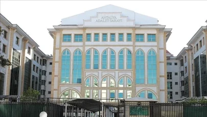 Antalya'da rüşvet ve kara para aklama soruşturmasında 2 kişi tutuklandı