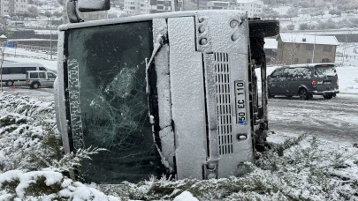 Nevşehir'de işçi servisinin devrilmesi sonucu 14 kişi yaralandı