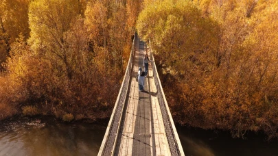 Erciş'te sonbahar kartpostalı: İnci Kefali Tabiat Parkı
