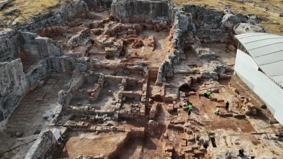 Perre Antik Kenti'nde 1500 yıllık Roma konutu ortaya çıktı