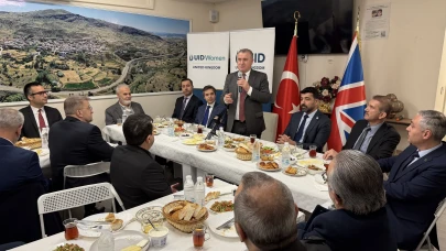 Bakan Bak, Londra'da diaspora gücünü vurguladı: Türkiye'nin deprem sonrası yatırımlar