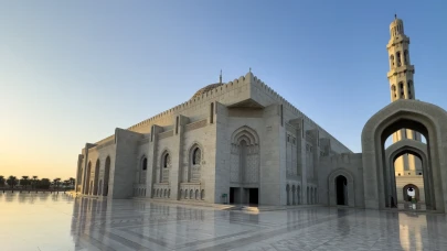 Maskat'taki Sultan Kabus Ulu Camii: İslam mimarisinin görkemli temsili