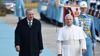 Cumhurbaşkanı Erdoğan Papa 14. Leo’yu Külliye’de törenle karşıladı