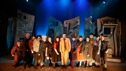 İstanbul Devlet Tiyatrosu'ndan absürt bir başyapıt: "Gergedanlar"