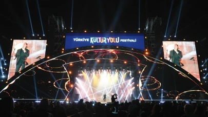 İzmir Kültür Yolu Festivali'nde Kubat'tan muhteşem kapanış