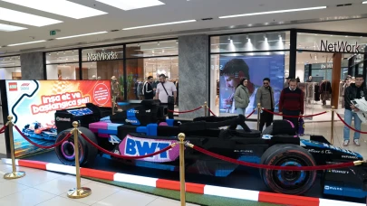 400 Bin Lego Parçasıyla Dev F1 Aracı ANKAmall'da Sergide