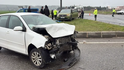Edirne Kırklareli kavşağı'nda İki otomobil çarpıştı: 7 yaralı