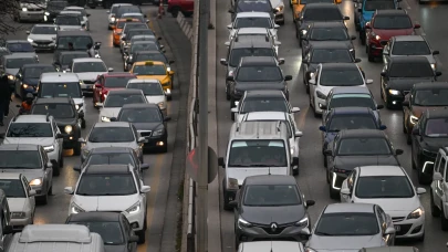 Konya yolu felç: Hafta sonu AVM akını trafiği durdurdu