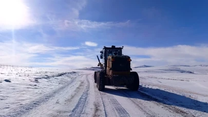 Van Büyükşehir Belediyesi ekiplerinden yoğun kar mesaisi