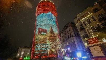 Galata Kulesi'ne Filistin kefiyesi asıldı