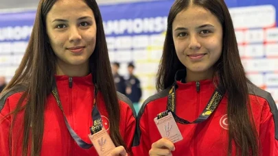 Badminton’de gurur: Yemişen kardeşler bronz madalyayla döndü