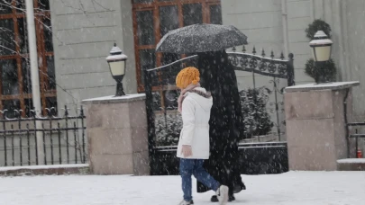 Yozgat beyaza büründü: Kar yağışı sonrası sürücülere buzlanma uyarısı