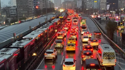 İstanbul'da yağış ve trafik yoğunluğu: Yüzde 81'e çıktı