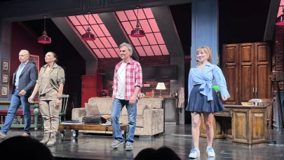 Savaş muhabirlerinin dramı: “Öylece Durur Zaman” sahnede