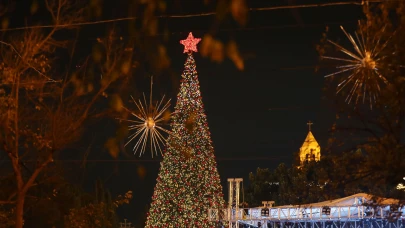 Beytüllahim’de Noel coşkusu: Büyük ağacın ışıklarıyla yeni yıl kutlamaları başladı