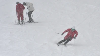 Kristal kar Sarıkamış’ı beyaza bürüdü: Turistler pistlerde