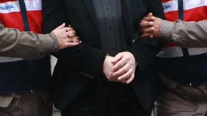 Annesini öldürdüğü öne sürülen bir kişi jandarma ekiplerince yakalandı.