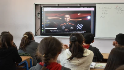 Trabzon’da öğrenciler ‘Ufkun Ötesinde’ ile uzaya yolculuk yaptı