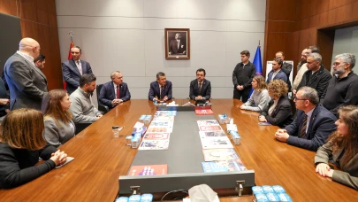 Özgür Özel : "Bunun hesabını soracaksan belediye başkanlarına değil  bana soracaksın bana."