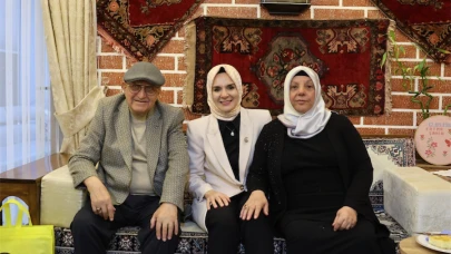 Bakan Göktaş, Kırşehir'de 56 yıllık evli çiftin çay davetini geri çevirmedi